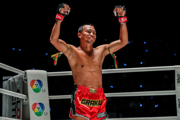 Seksan Or Kwanmuang VS Sean Clancy30