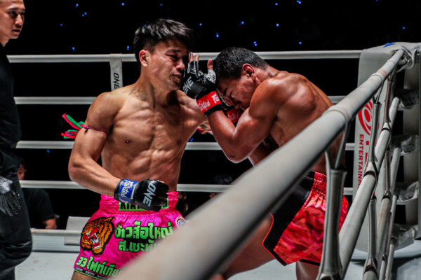 OL20  Petsukumvit Boi Bangna VS Jaosuayai Sor Dechapan Sor Sommai VS Theptaksin Sor Sornsing38