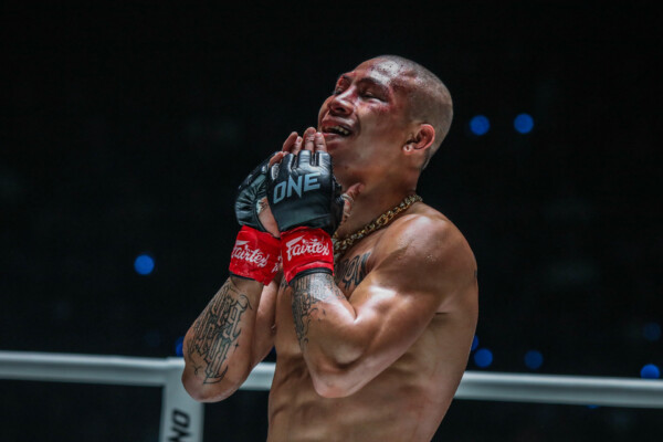 OL22   Thongpoon PK Saenchai VS Yangdam Sor Tor Hiewbangsaen34