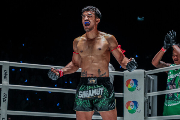 OL24   Sinsamut Klinmee VS Victor Teixeira13