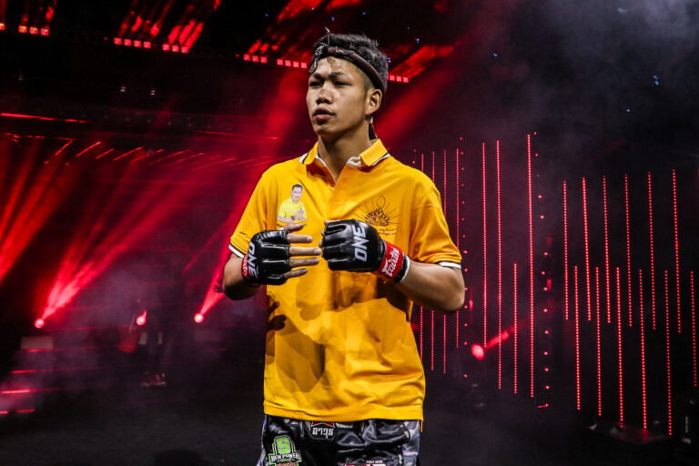 OL33   Otop Or Kwanmuang VS Shingo Shibata2
