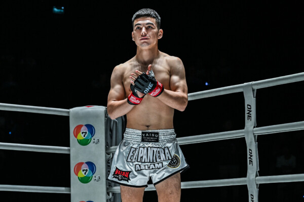 Aslamjon Ortikov vs Pethuahin Jitmuangnon OL37 (3)