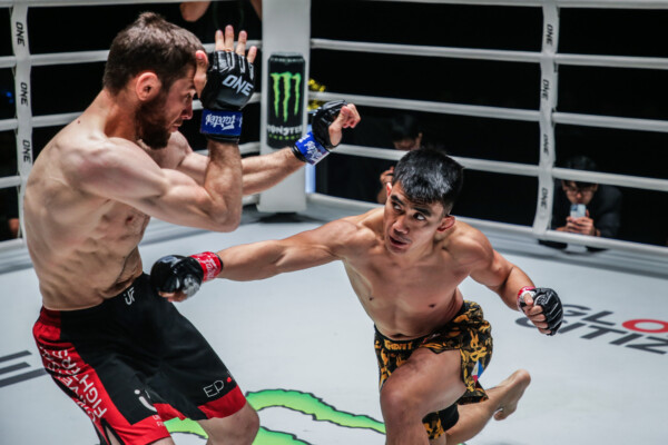 โจชัว พาซิโอ ดวลเดือดกับ มานซัวร์ มาลาชิเอฟ ในศึก ONE Fight Night 15