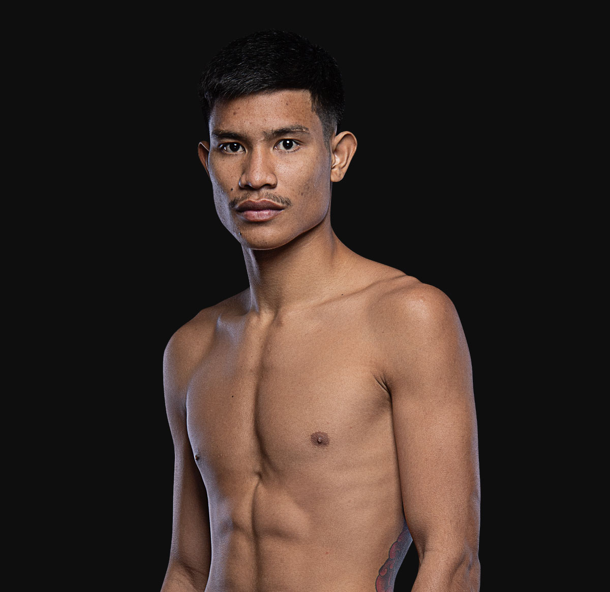 Petsaenchai_M_U_Den_KhonmaiBaowee Hero 1200x1165 1