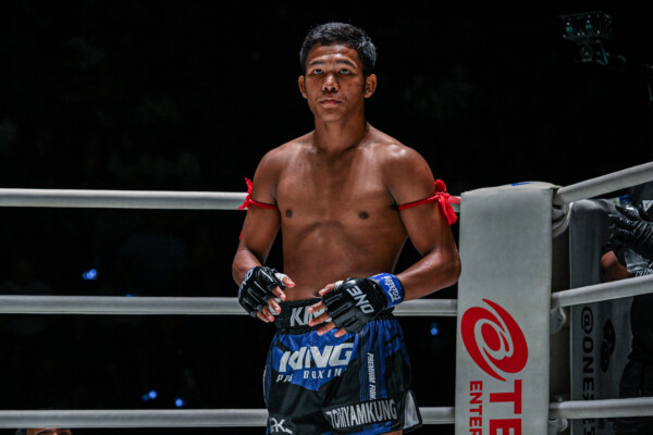 Suriyanlek Por Yenying vs Tomyamkoong Bhumjaithai OL41 (3)