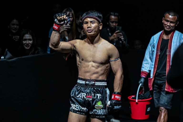 Yodlekpet Or Atchariya vs Tagir Khalilov OL41 (25)