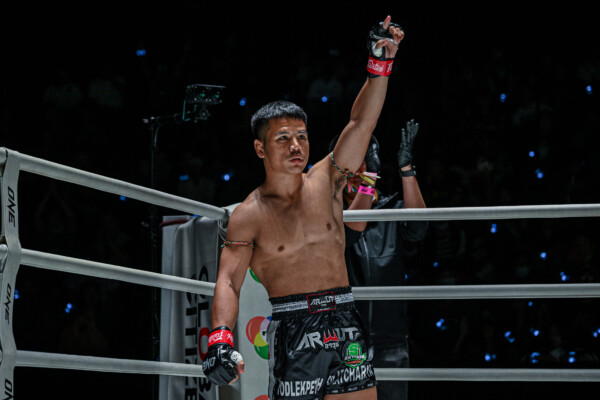 Yodlekpet Or Atchariya vs Tagir Khalilov OL41 (4)