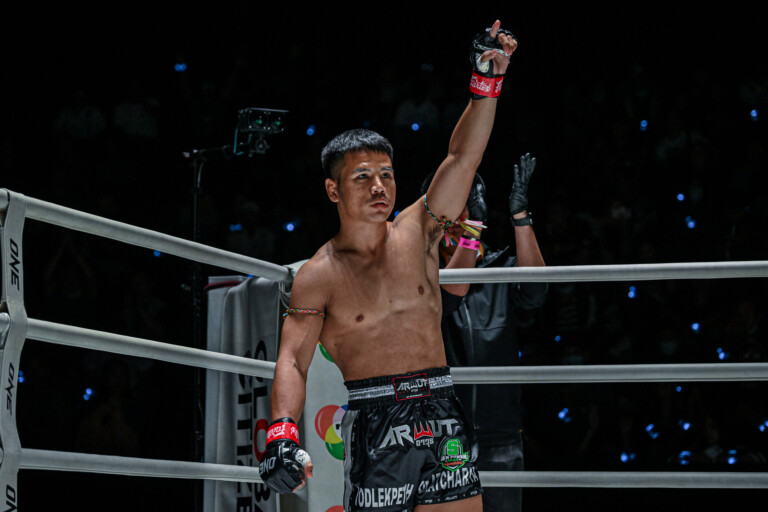 Yodlekpet Or Atchariya vs Tagir Khalilov OL41 (4)