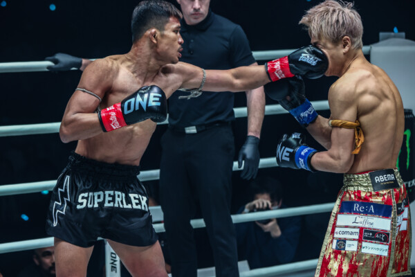 Superlek Kiatmoo9 vs Takeru Segawa ONE 165 (17)
