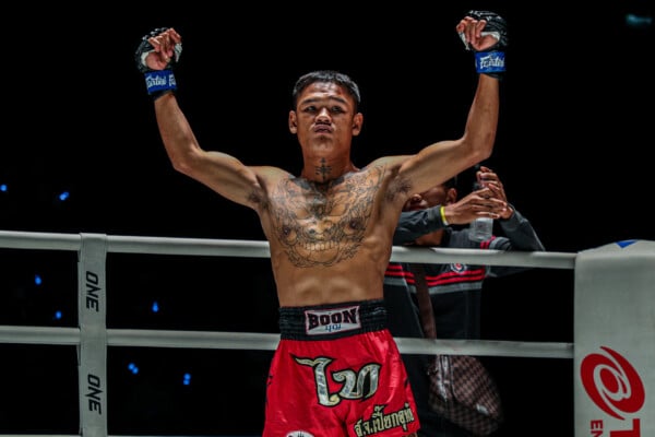 OL18 Johan Ghazali VS Tai Sor Jor Piek Uthai5
