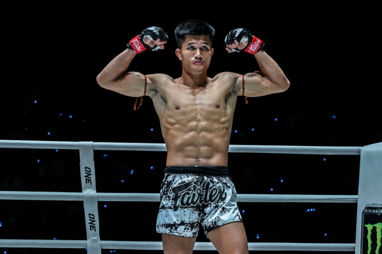 OL56 Ferrari Fairtex VS Mavlud Tupiev (19)