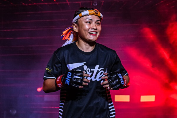 OL99 Nongfahsai VS Tangtang (2)