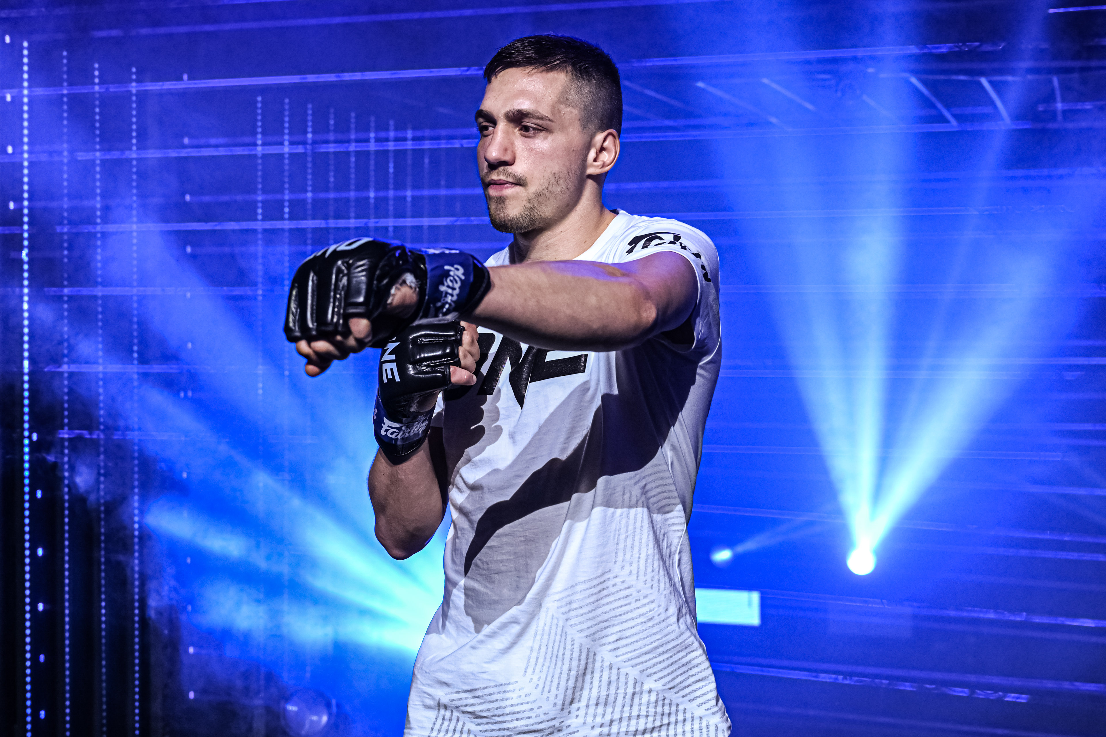 06 Komawut vs Soner Sen_OL110 35.jpg
