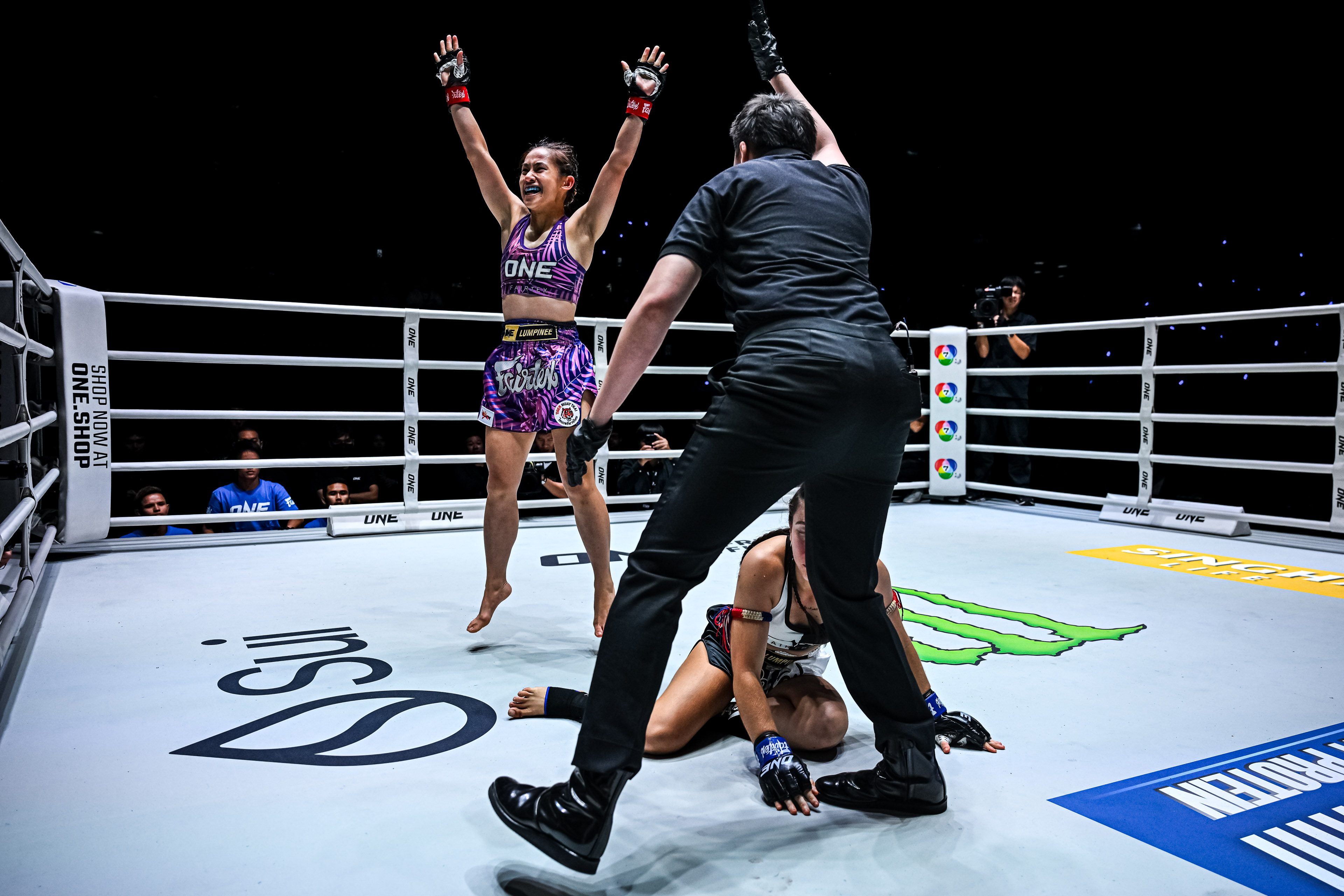 OL111 Islay Erika Bomogao vs Nerea Rubio 41.jpg