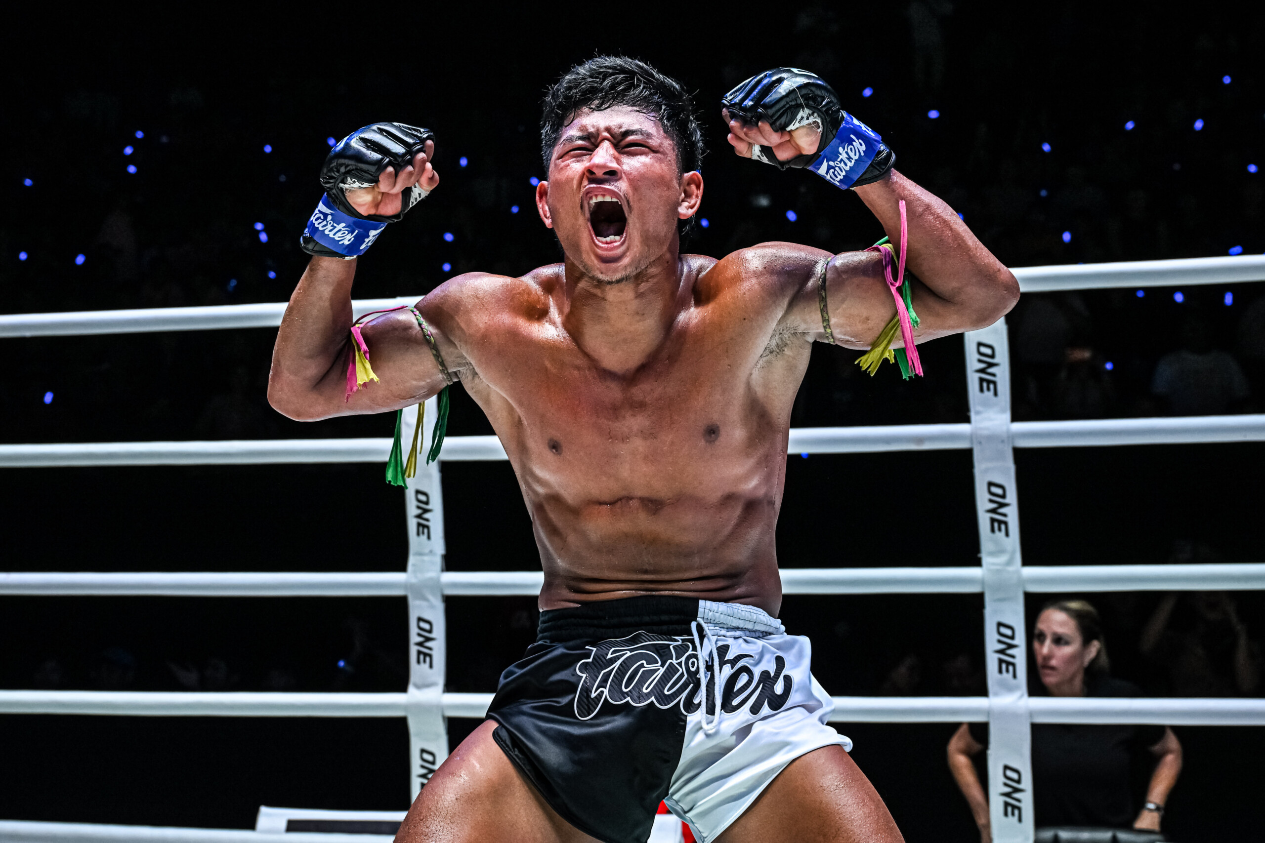 OL111 Petwichit vs Sonrak (14)