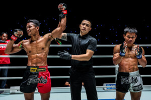 OL112_06 Khunponnoi vs Moe Htet Aung 12