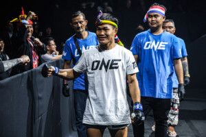 OL112_06 Khunponnoi vs Moe Htet Aung 14