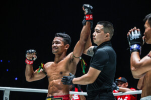 OL112_06 Khunponnoi vs Moe Htet Aung 30
