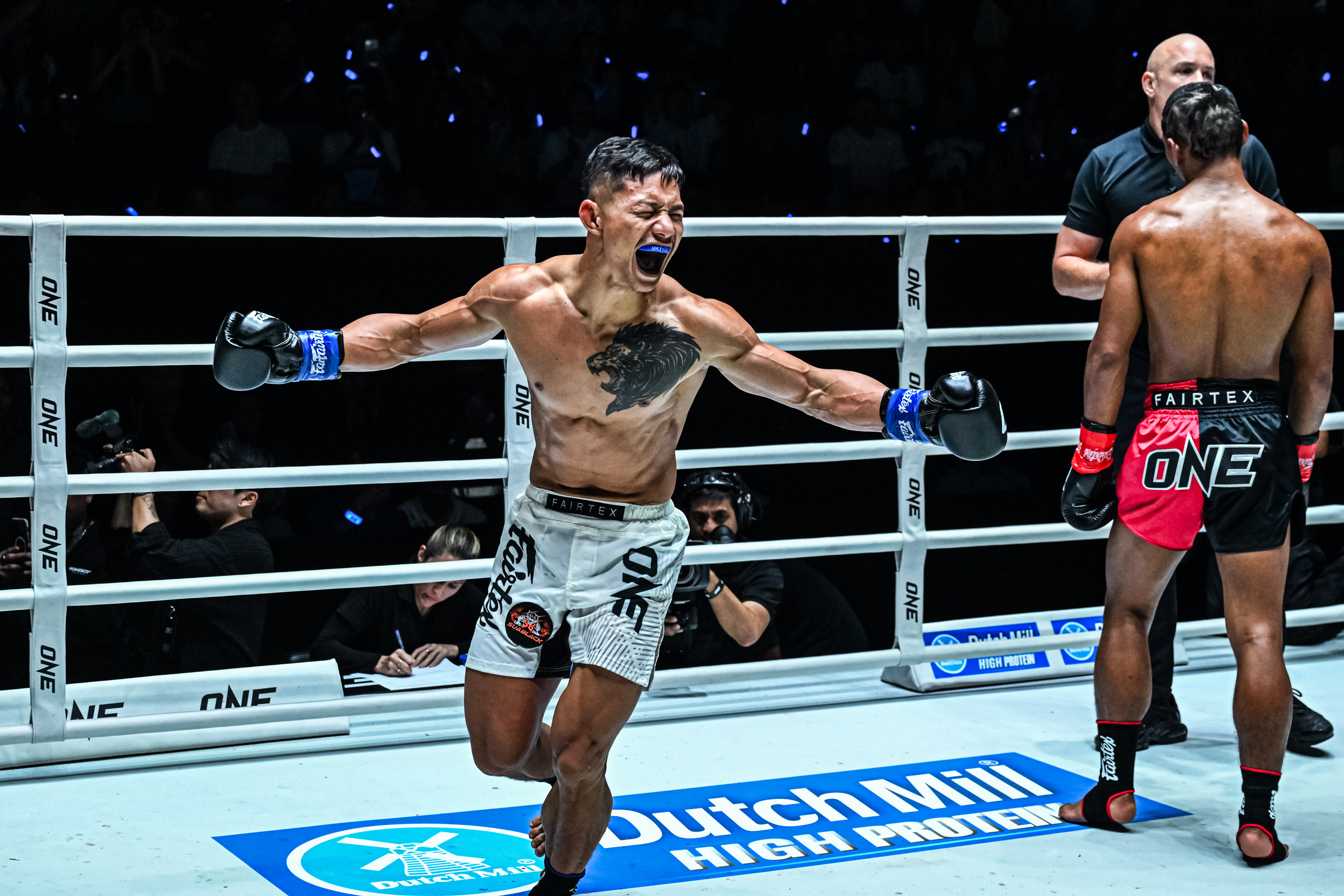 OL114_11_SangarthitvsSuablack (36)