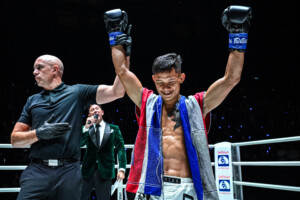 OL114_11_SangarthitvsSuablack 43