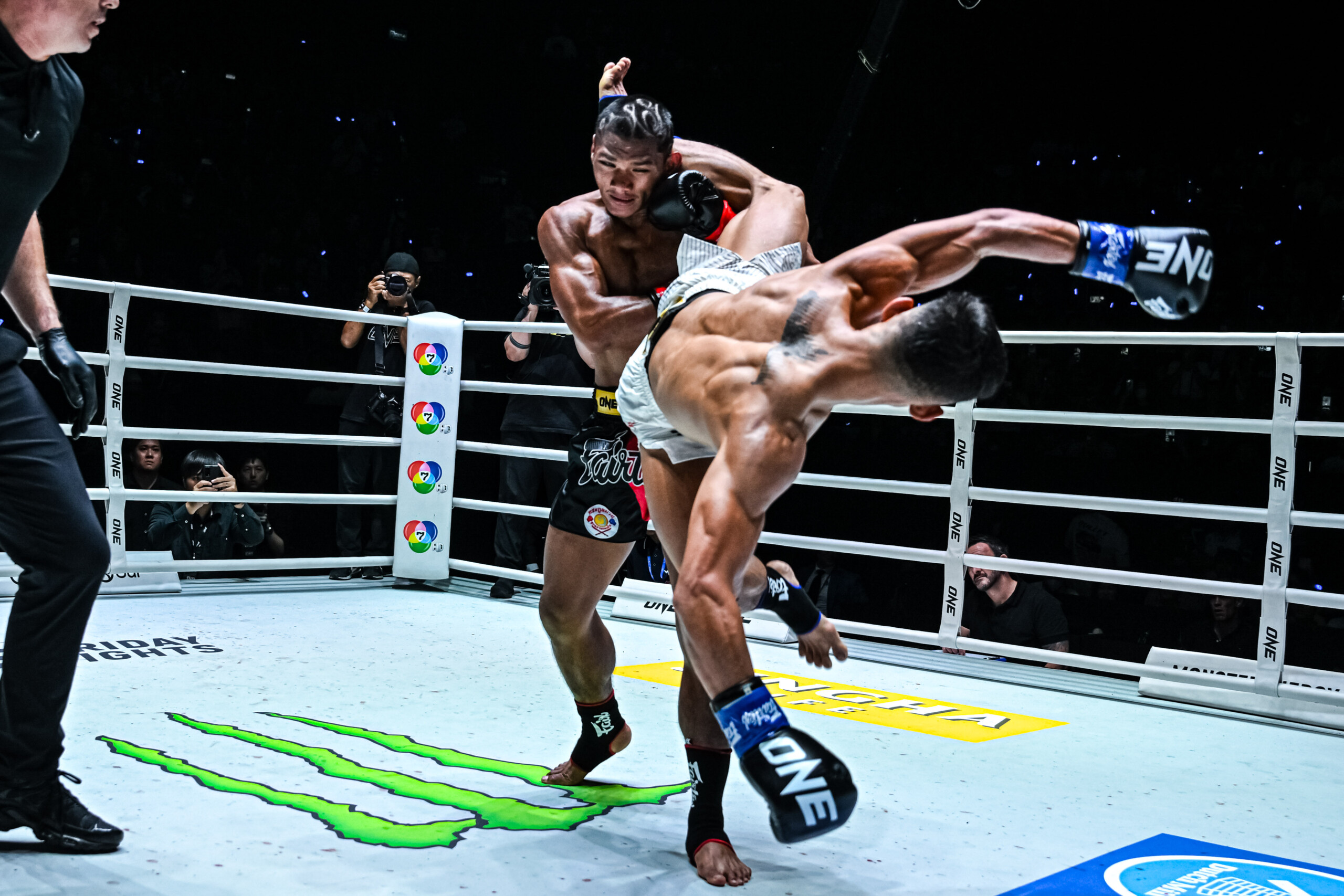 OL114_11_SangarthitvsSuablack (82)