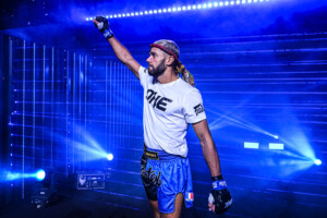 06 Otis Waghorn VS Hakim Bah OL118 6