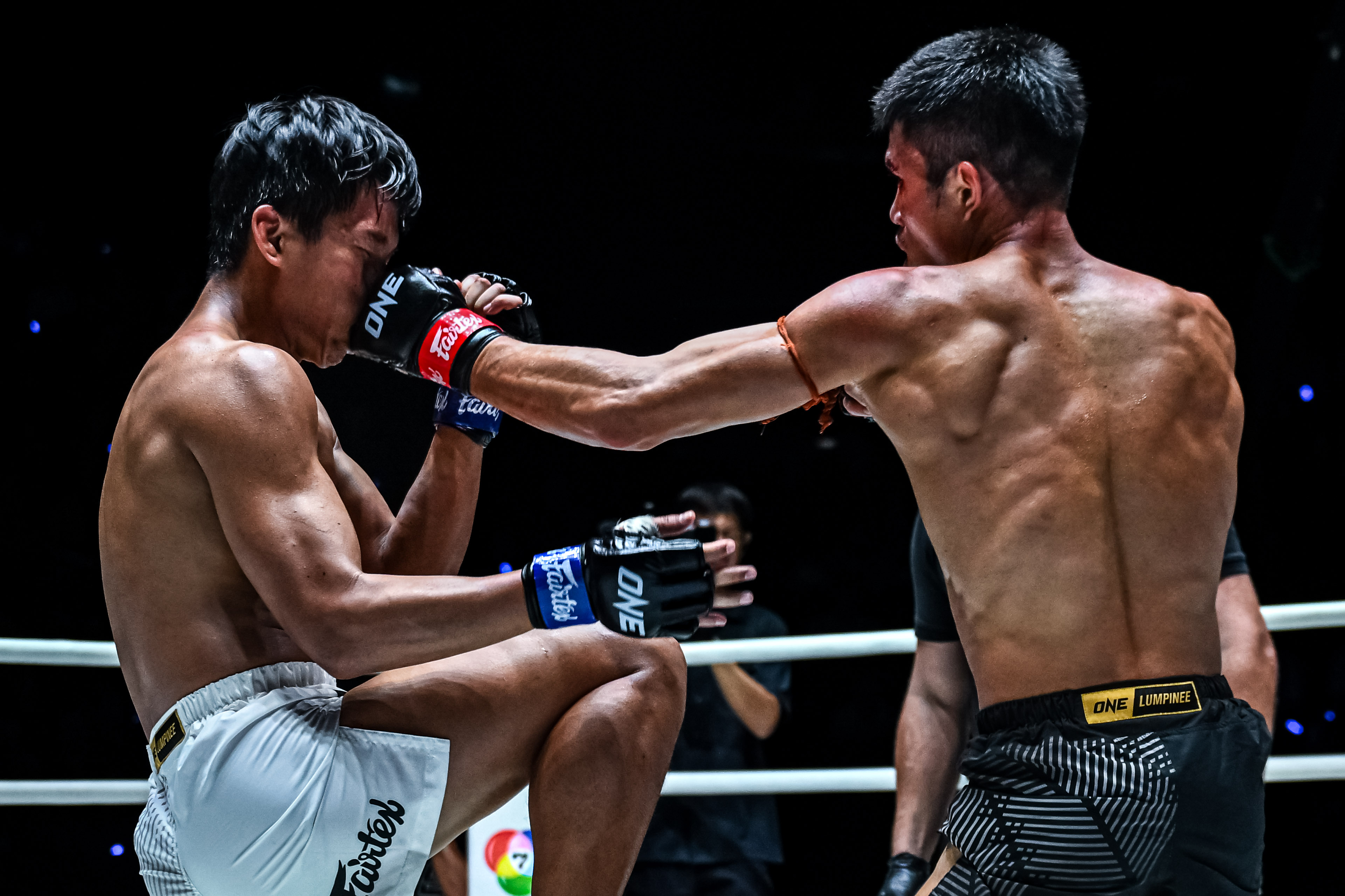 09 Ferrari vs Kongklai OL122 11.jpg