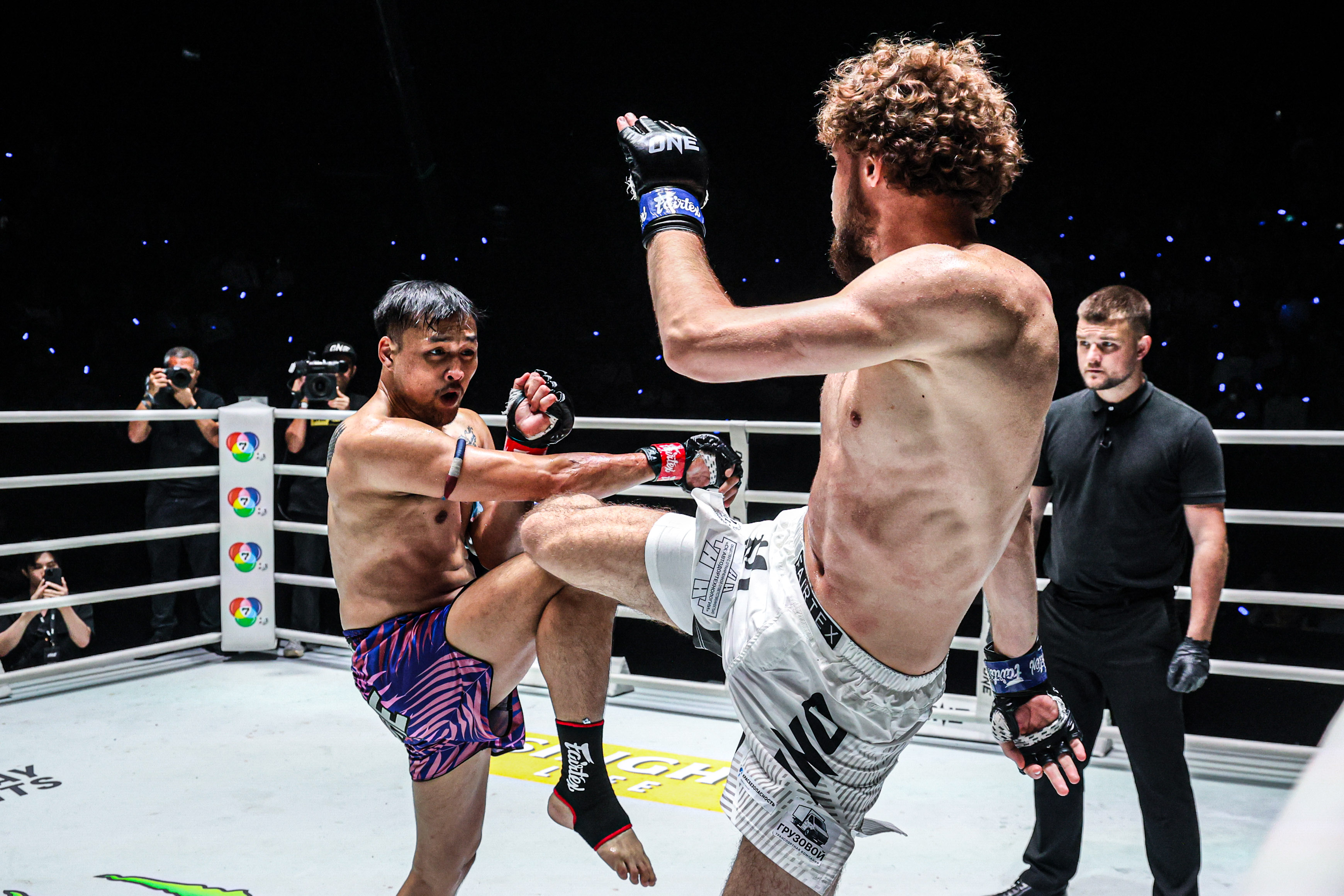 12 Tengnueng vs Maksim Bakhtin OL121 12.jpg