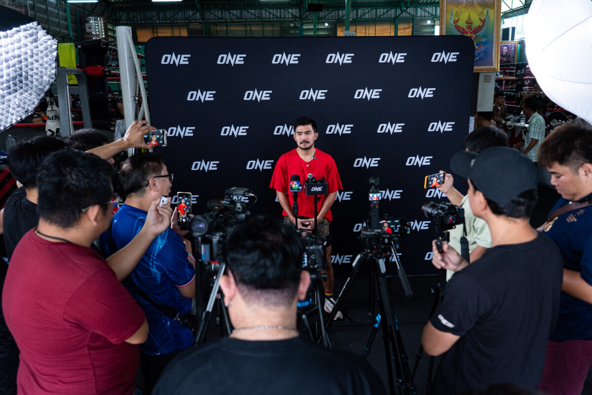 ค่ายพีเคส่งเข้าประกวด! “พระจันทร์ฉาย-เมืองไทย-ป้อมเพชร” โชว์ฟิตล่าสุด พร้อมลุยศึกใหญ่ ONE 4 ค่ายพีเคส่งเข้าประกวด