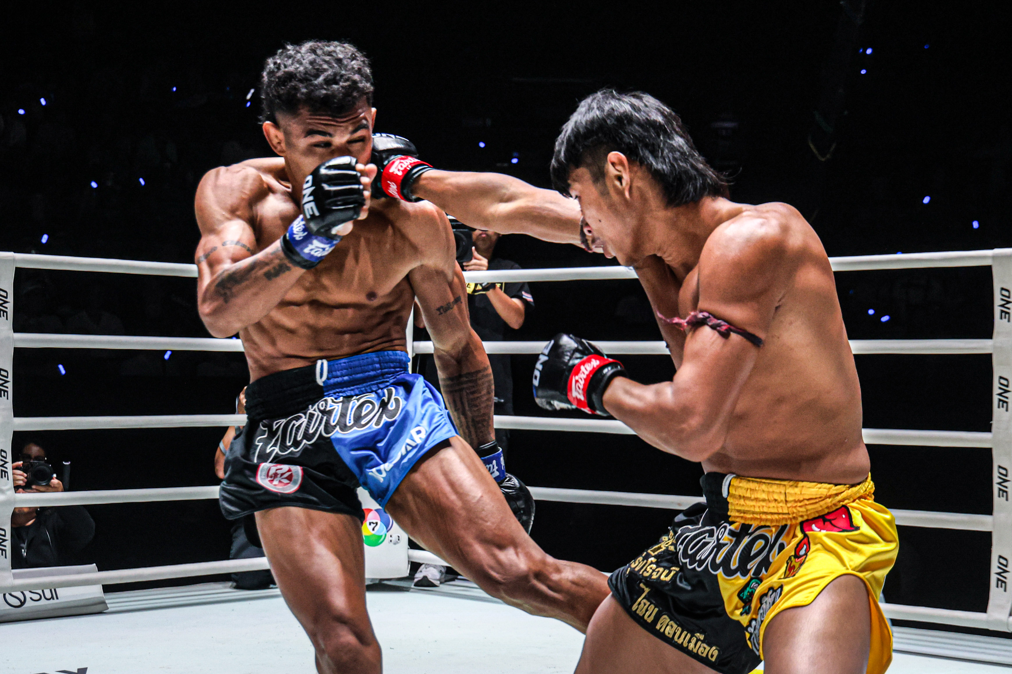 OL125 Kongchai vs Walter Goncalves 8.jpg
