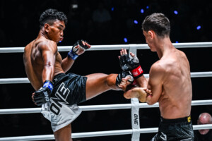 06 Rustam Yunusov vs Petsukumvit OL131 27