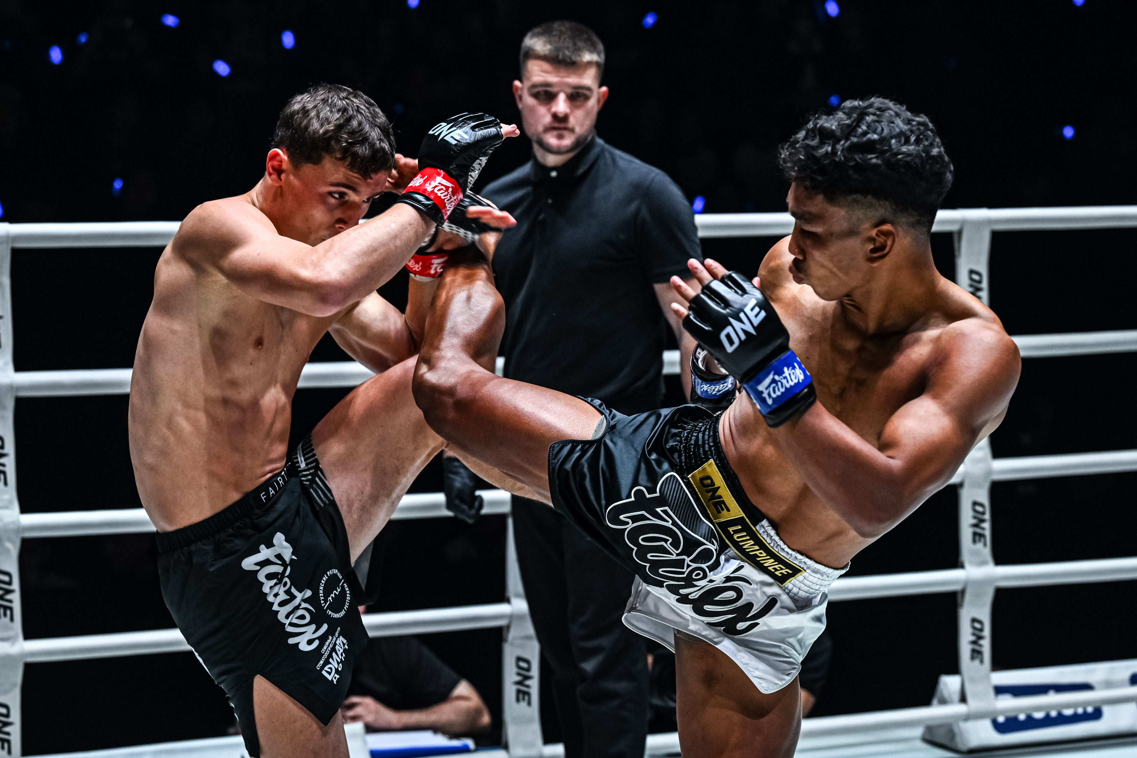 06 Rustam Yunusov vs Petsukumvit OL131 28.jpg