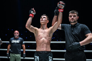 06 Rustam Yunusov vs Petsukumvit OL131 9