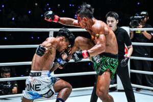11 Songchainoi vs Salai Htan Khee Shein OL130 56