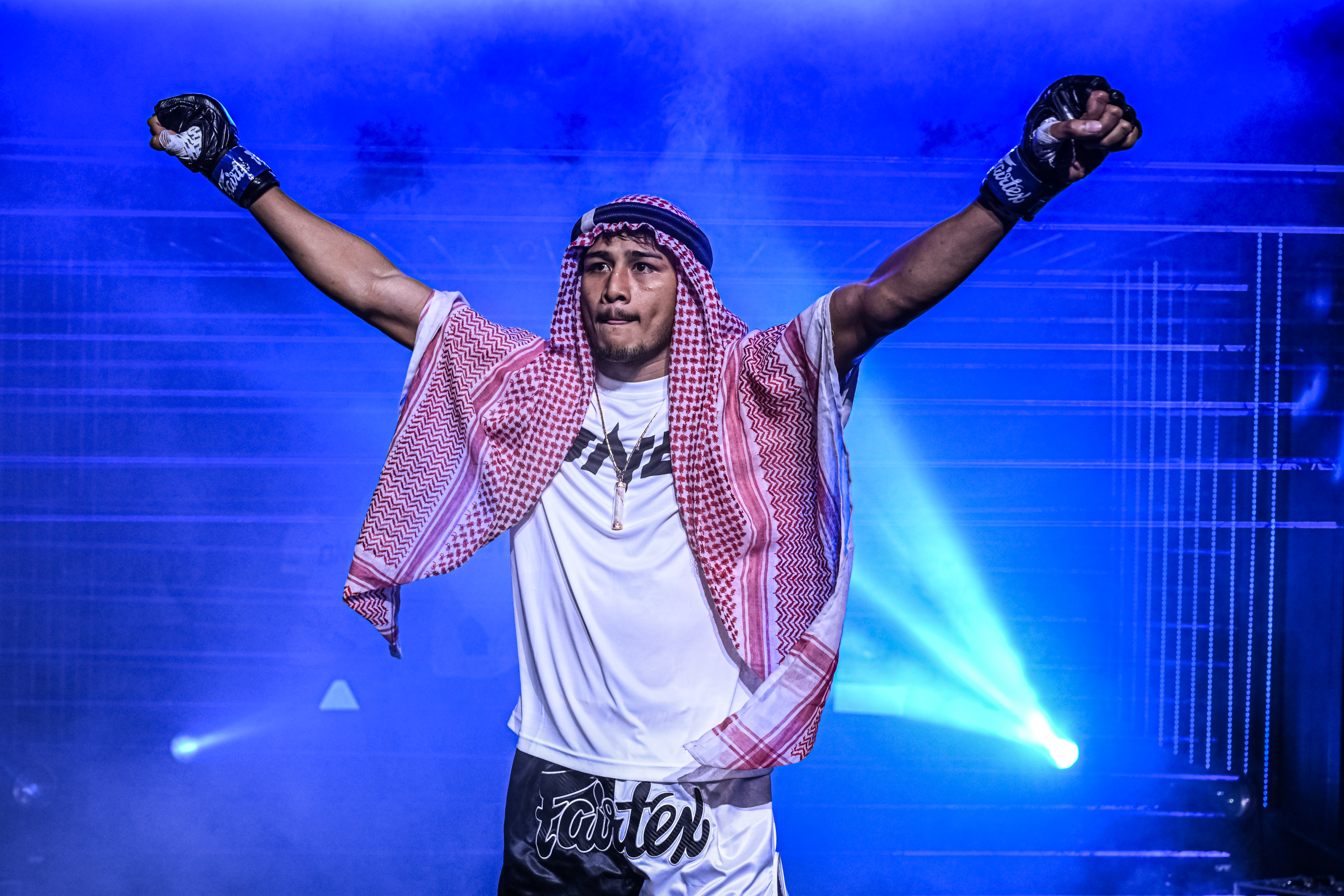 12 Suriyanlek vs Decho OL131 5.jpg