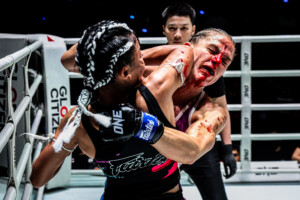 OL128 Duangdawnoi vs Kim Townsend 31