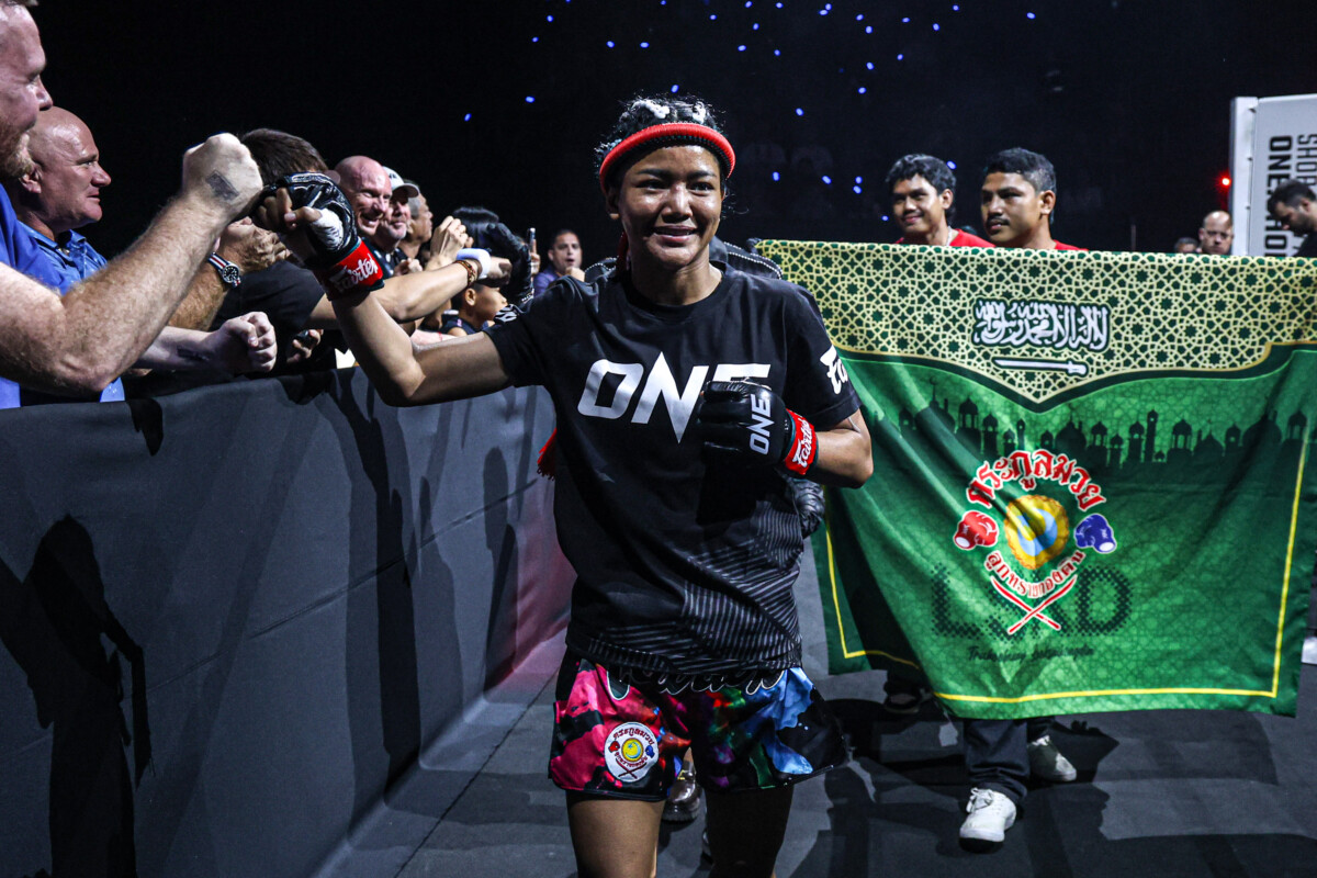 OL128 Duangdawnoi vs Kim Townsend (5)