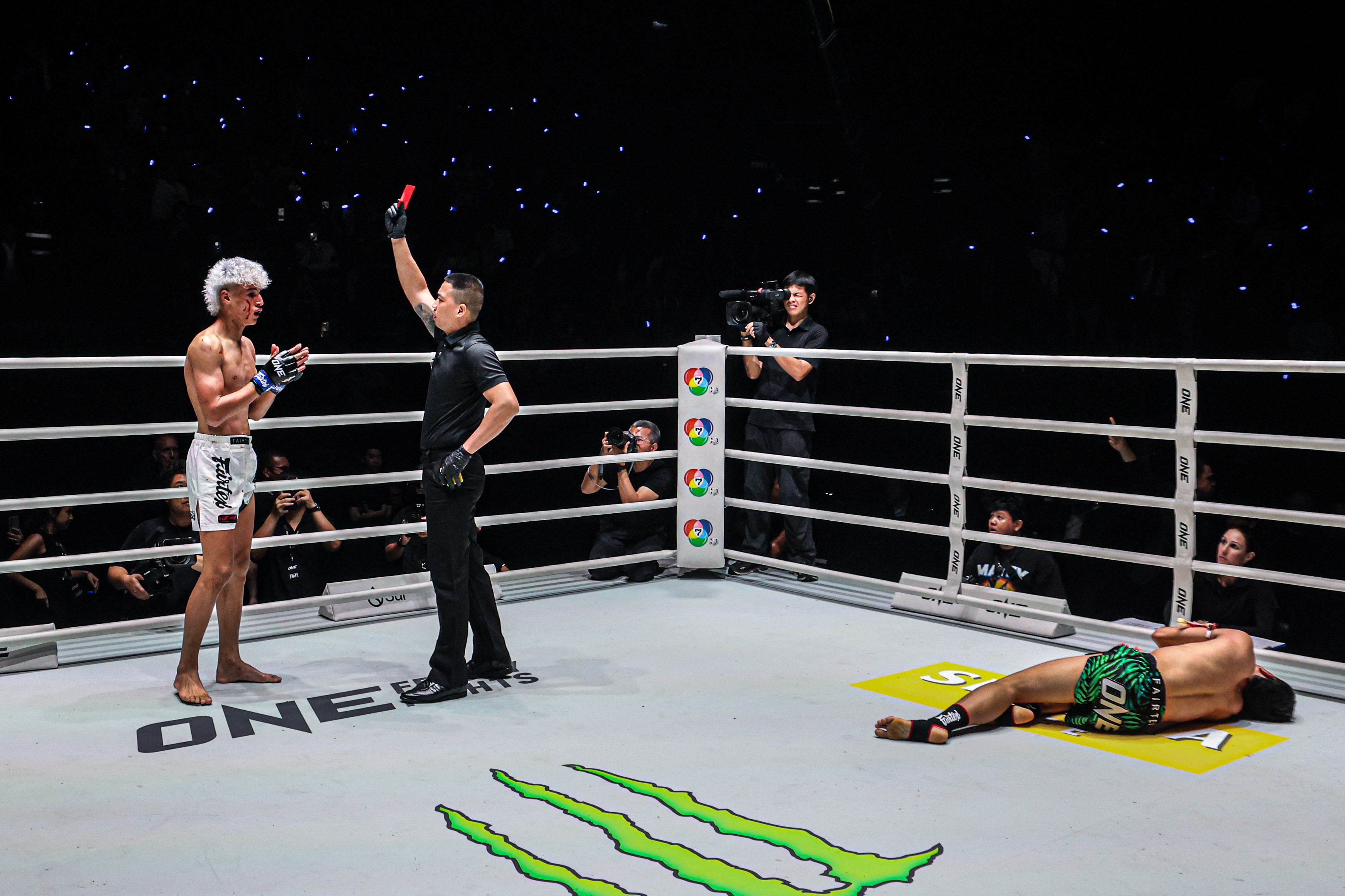 OL128 Payakrut vs Abdessamie Rhenim 17.jpg