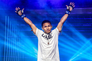 OL128 Stephen Irvine vs Rambong 14