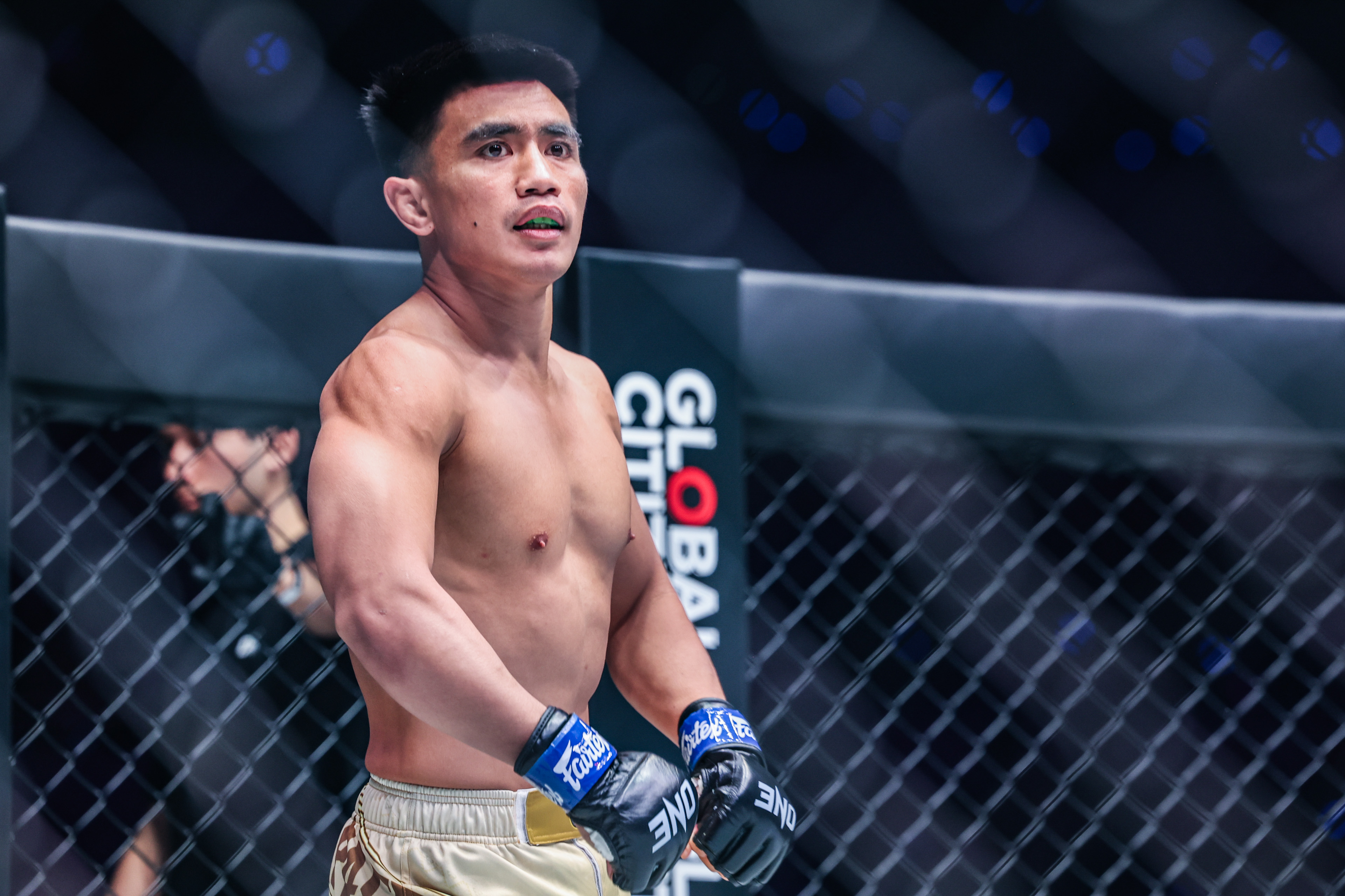 15 Yuya Wakamatsu VS Joshua Pacio ONE173 17.jpg