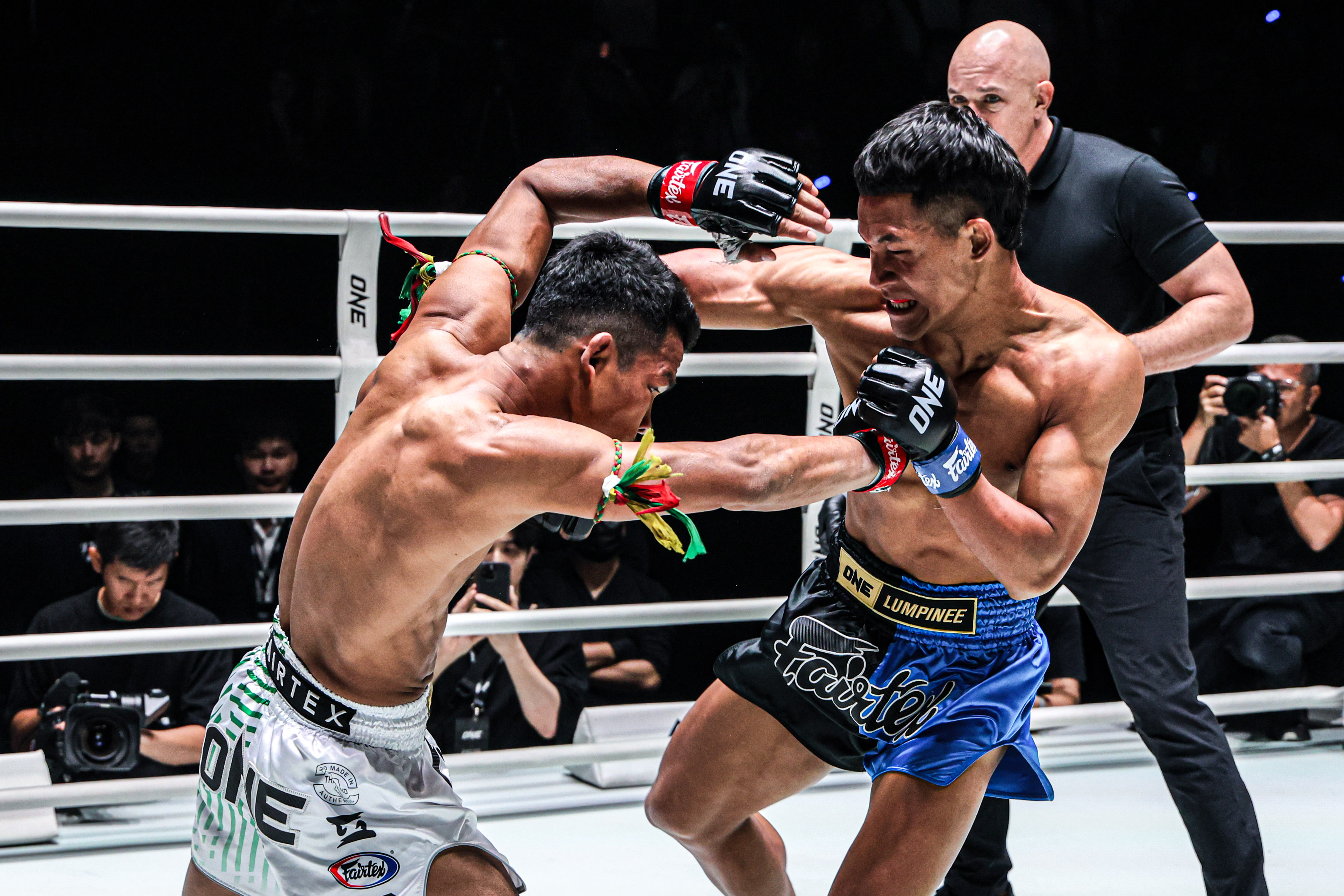 OL132_06 Khunponnoi vs Thant Zin 16.jpg