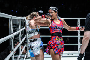 OL137_03 Duangdawnoi vs Regan Gowing 13