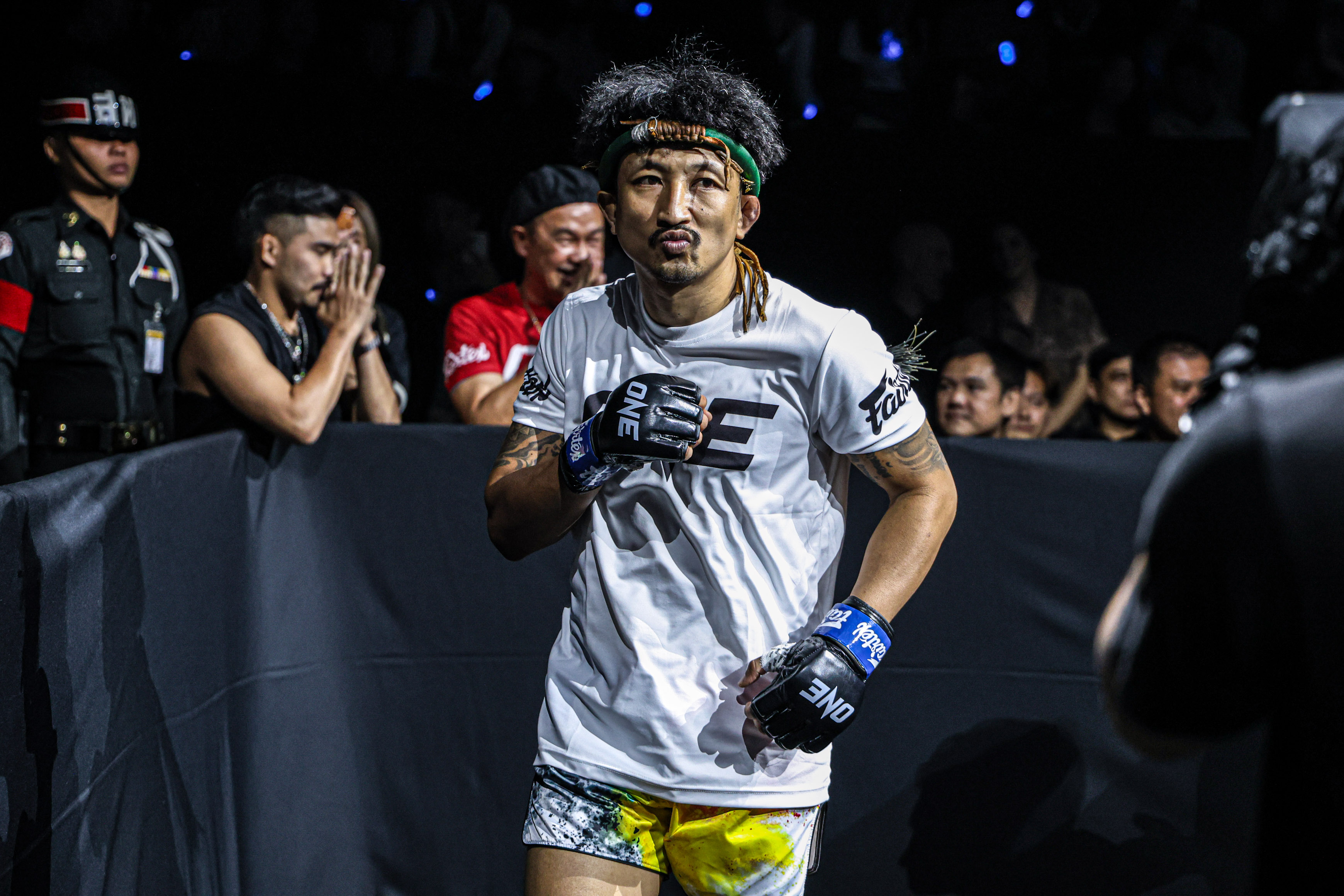 OL137_09 Suablack vs Pakorn 3.jpg