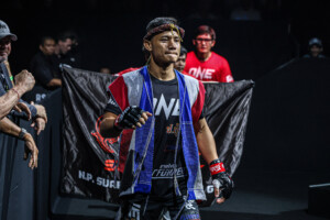 OL137_09 Suablack vs Pakorn 6