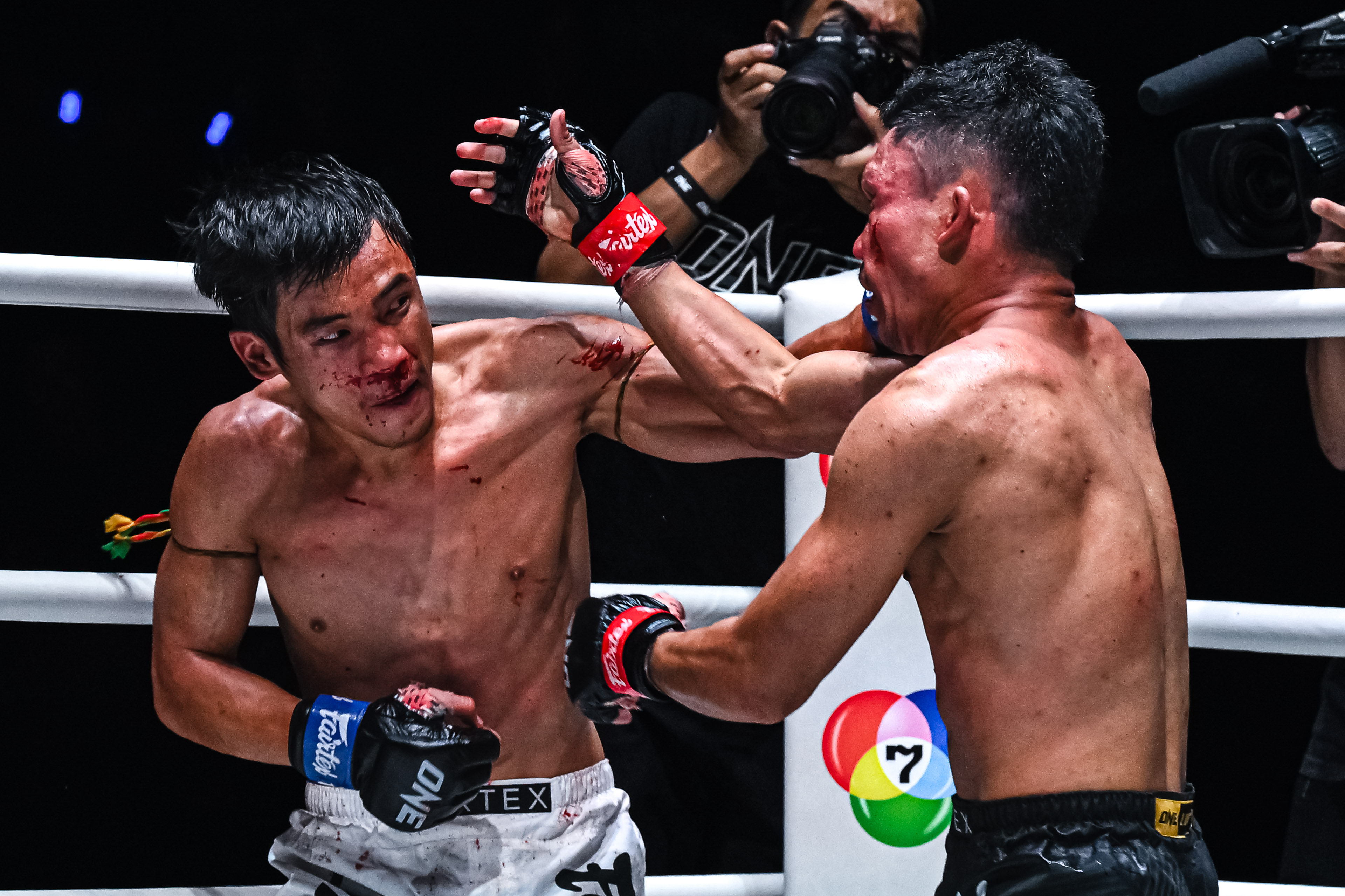 OL138_09 Tahaneak vs Khunpon 21.jpg