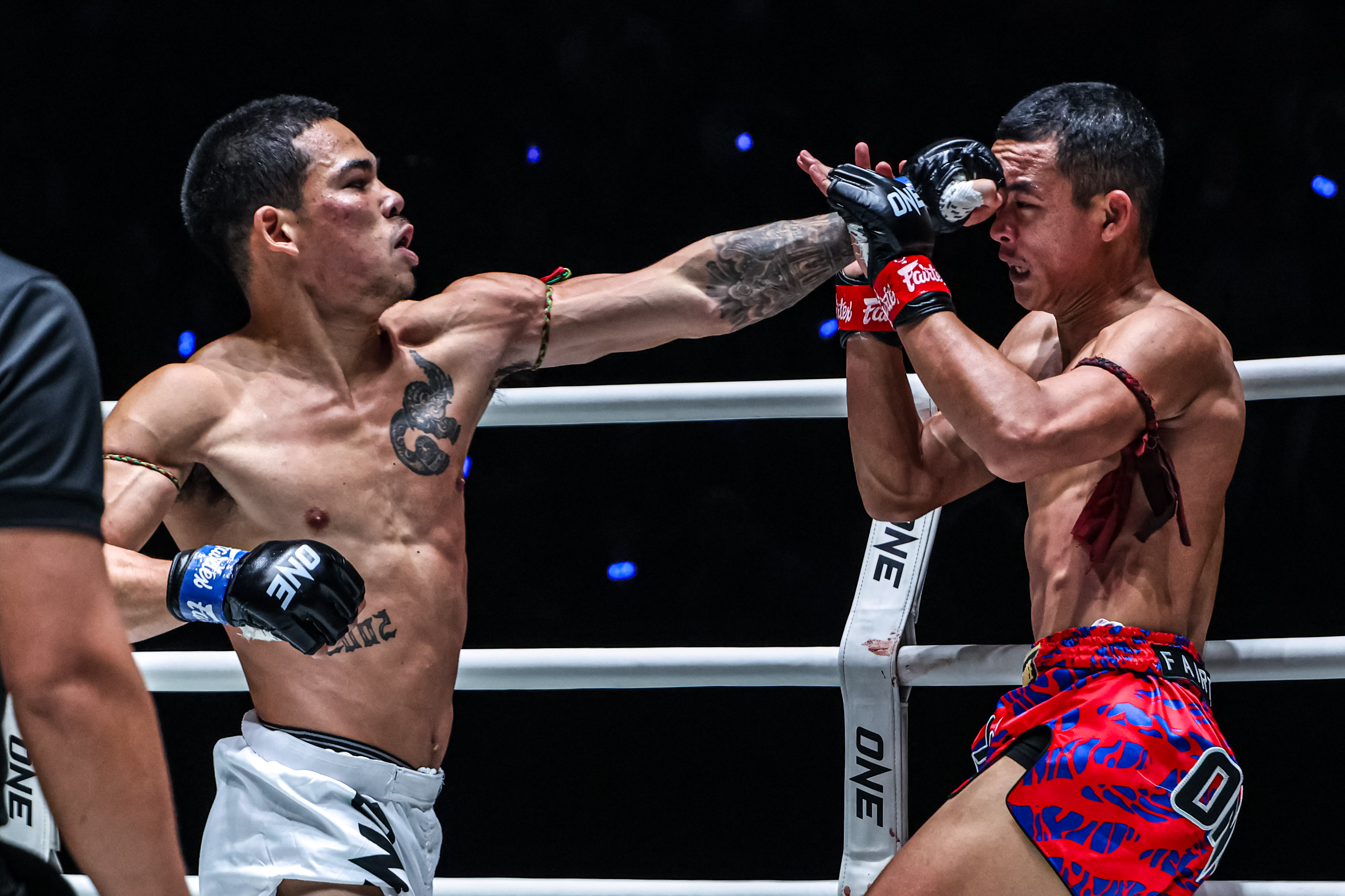 OL139_09 Dunk vs Kajornklai 8.jpg