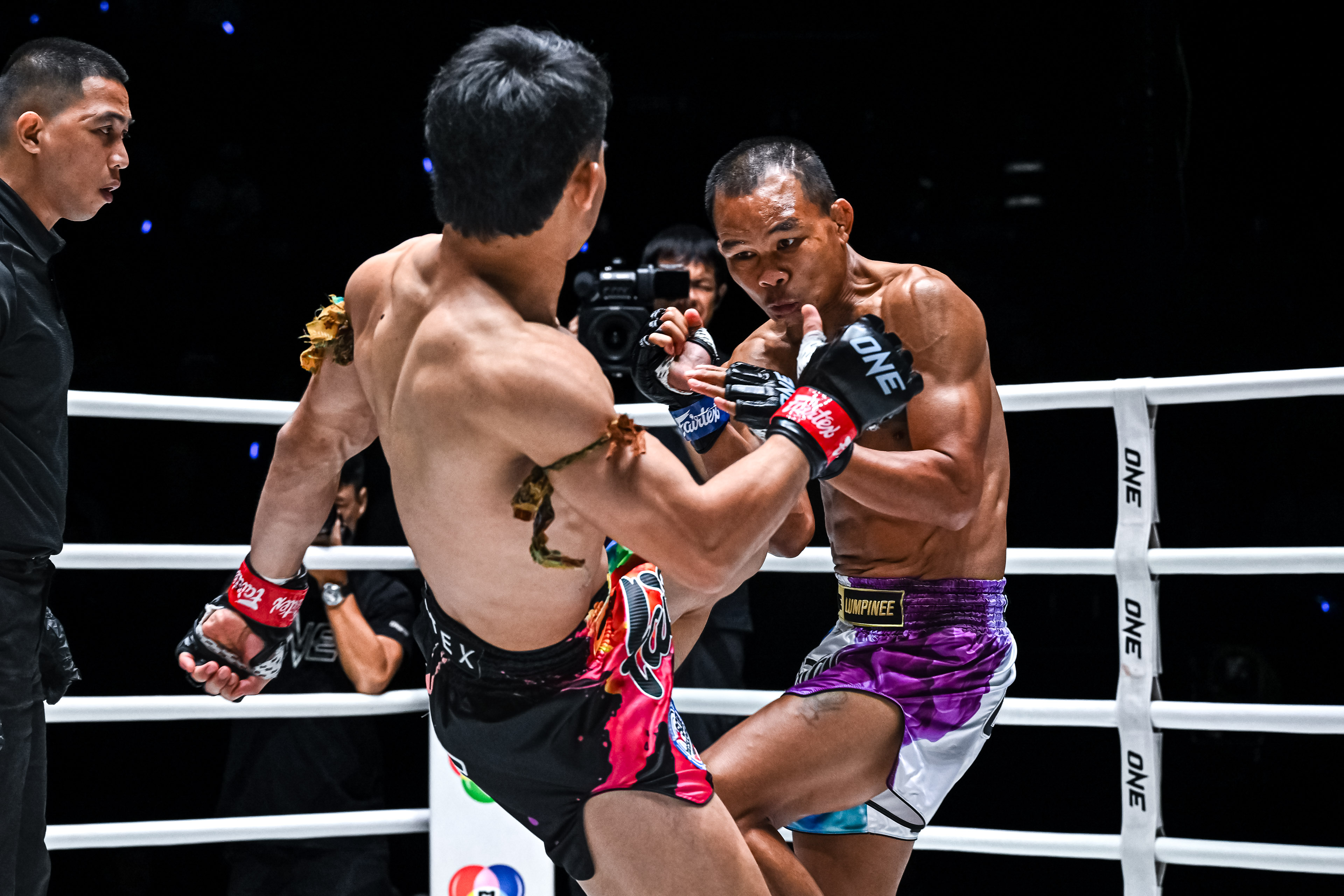 OL139_14 Worapon vs Soe Lin Oo_13.jpg