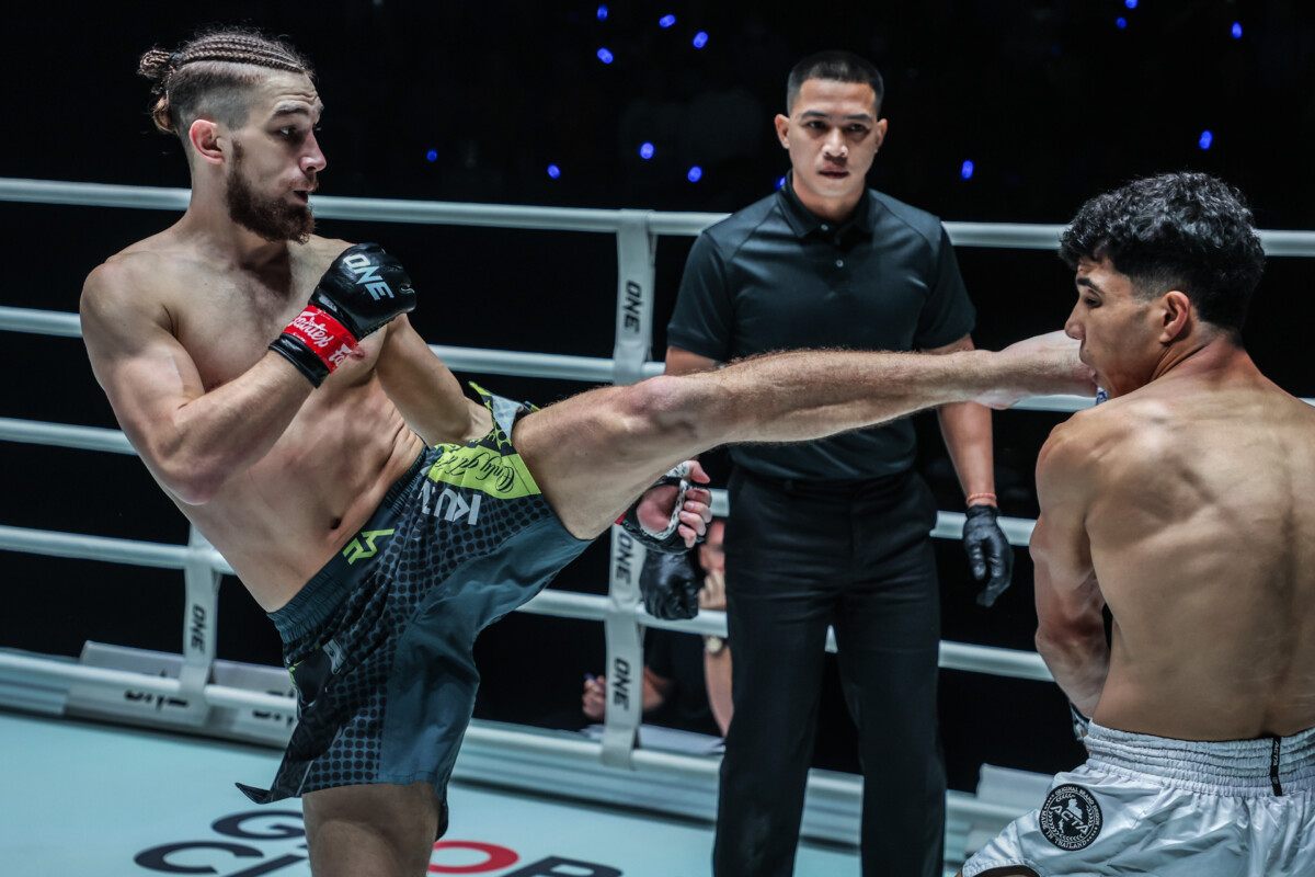 Vladimir Kuzmin kicks Mohanad Battbootti in the head