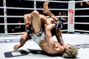 OL141_01_Moises Lois Ilogon _Masaki Suzuki_12