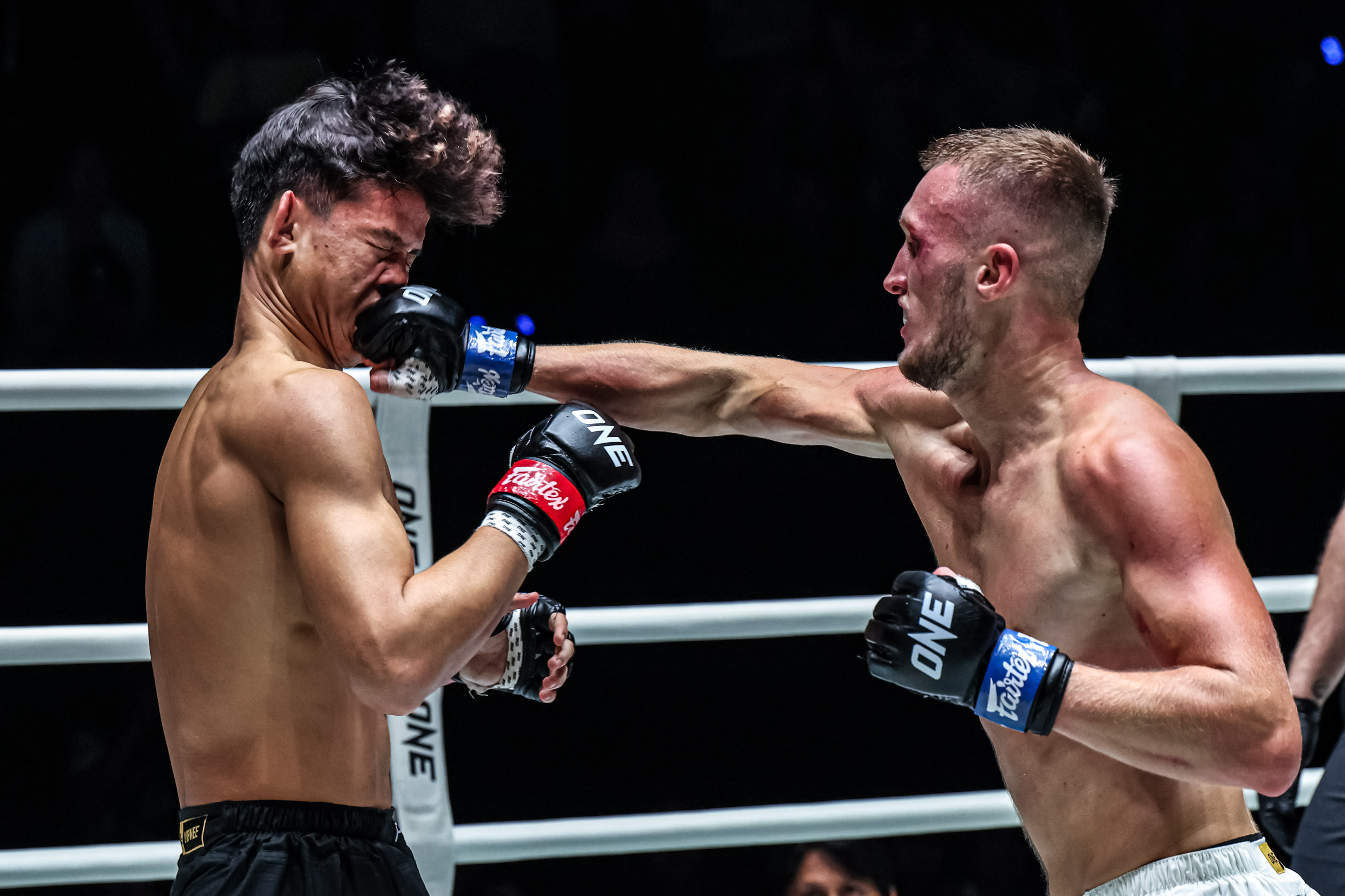 14_Detchawalit_vs_DenisDotsenko 24.jpg